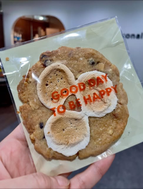 #고객님의마음 🍪

#반석동 #엘피스두피탈모센터 고객님께서 
직접 만들어주신 수제쿠키 🫶🏻

너무 맛있게 잘먹었습니다~💗

#마시멜로우쿠키
#화이트초코쿠키

@elpis.h