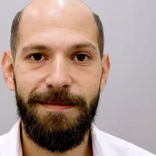تغيير المظهر مش بس قصة شعر، هو استعادة للثقة وطلة جديدة تماماً. في "نيو إيمج"، بنقدم لك أفضل حلول اس