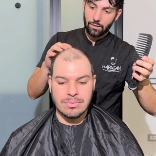 Da una situazione iniziale di calvizie a un risultato pazzesco e super naturale. 

Bastano due ore, 