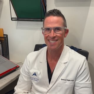 We asked all 5 of our plastic surgeons some RAGE BAIT questions… and they did NOT disappoint. 😂🚩

