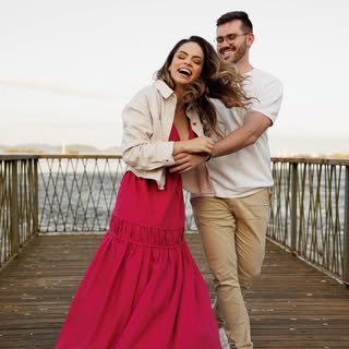 AMAR

Ah, o amor! Que coisa maravilhosa é viver essa experiência. É como se a vida ganhasse um novo 