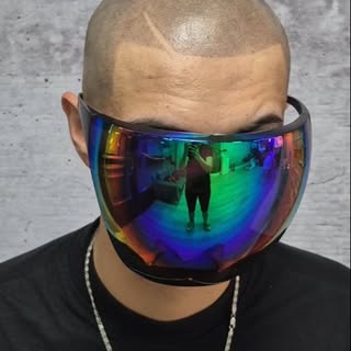 ¿Te sientes cómodo con tu look? 🧢🚫

La alopecia no tiene por qué ser el fin de tu confianza. Es ho