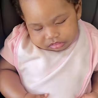 Postpartum hair loss or shedding is so real this SALON PROFESSIONAL @the.beauty.connoisseur_ had a b