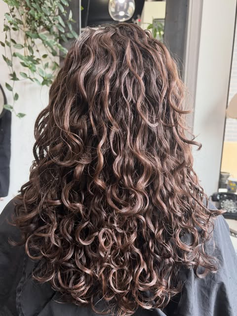 Some curly/wavy cuts from the last few weeks 🖤➰