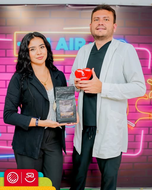 ☕✨ ¡Sthephany y Luis cerraron la jornada! Con café y cuidado de la piel, descubrimos hábitos que pue