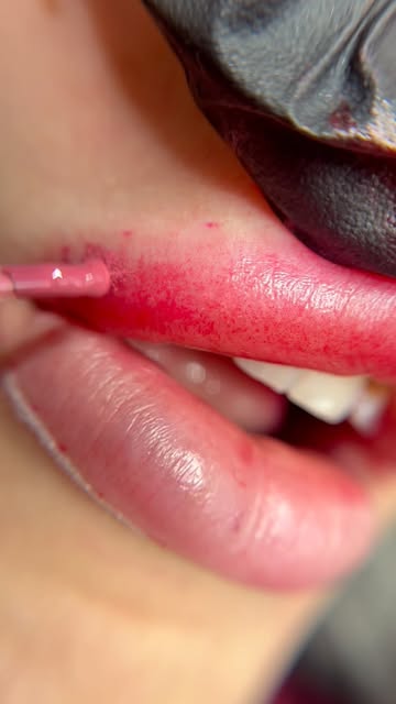 1 of the biggest misconceptions about Lip Blush ⤵️

….comes from what we usually see online - photos