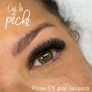 Ma cliente a un ‘girls’ trip’ qui s’en vient et elle voulait rien savoir de se maquiller en voyage.
