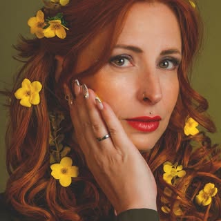 🌼 Série Fleurs – Partie 3
Il y a des jours où on ne fait que fleurir, malgré tout.
Où chaque cicatr