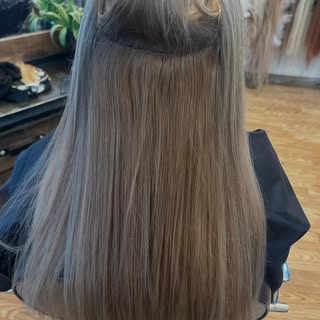 A beautiful blend! 4 wefts (66g) on a beaded row + a mini veil row (16g) for that perfect blend 🙌 S
