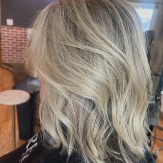 👏🏻my perfect placement wins EVERY SINGLE TIME! 

#redken #renosalon #extenstionspecialist #renohai