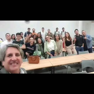 Hoy he disfrutado en las aulas de mi facultad con un magnífico grupo de alumnos del Máster!!! Máster