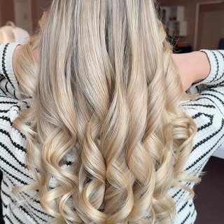 ☀️ Summer is here … and a brighter blonde is the answer ✨ Fresh, bright, and ready for sunshine. #Su