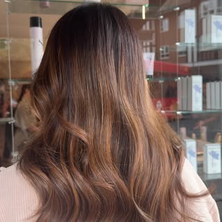 🤎 Caramel Balayage 🤎
Soft, glossy, and perfectly blended for a natural sun-kissed finish. This car