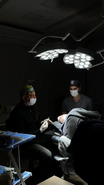 Existem mudanças que começam muito antes do resultado.

O transplante capilar é um processo e cada e