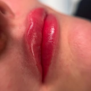 Soft. Natural 😍

This is the result of permanent lip makeup in watercolor technique — a delicate to