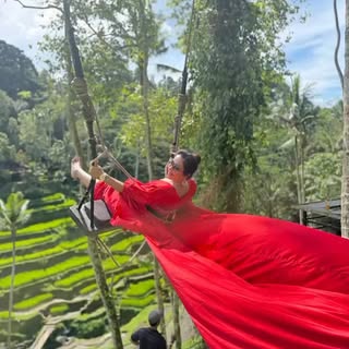 “Scared at first… flying free later 💛
Thanks to my biggest support system 🫶✨”