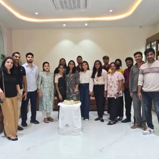 A heartfelt send-off filled with love, laughter, and memories 💐✈️
Thank you to my amazing team for 