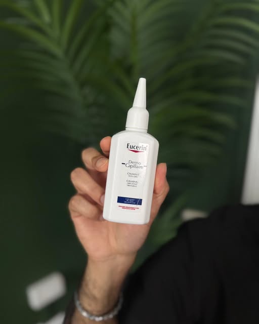 Healthy hair starts with a healthy scalp. 

A calm, hydrated scalp is the foundation of healthy-look