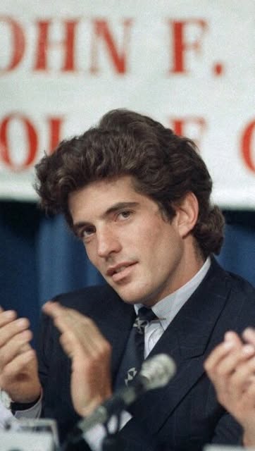 How close did they get the JFK Jr. hairline? 👀 Dr. Feinberg is breaking down the details.

#jfkjr #