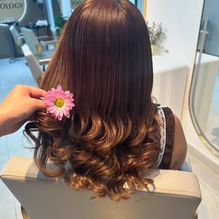 ✨Luego de un relajante masaje y detox capilar nuestros paquetes de Korean Head Spa te incluyen Secad