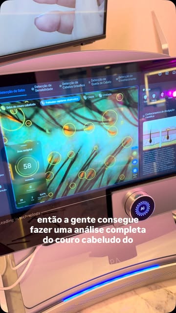 Na consulta de tricologia, avalio as condições do couro cabeludo e dos fios, identificando possíveis