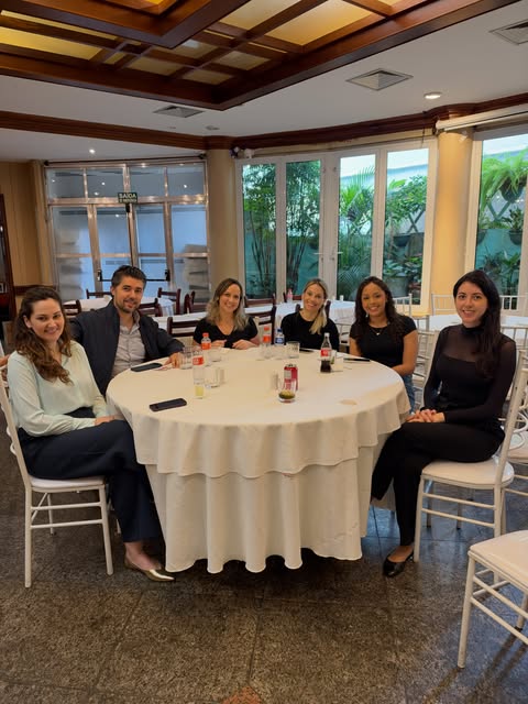 Hoje foi dia de almoço com a equipe interna da Clínica Belvitá! Nosso time não se resume às 6 pessoa