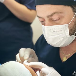 Por aqui a nossa sexta feira é com cirurgia de Transplante Capilar e a de vocês? Agende sua consulta