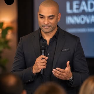 From the boardroom to everyday life, confidence matters.

Scalp Micropigmentation isn’t about changi