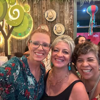 No samba , na vida !!!! Sempre amigas .