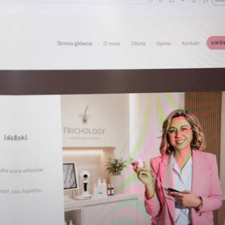 Wszystko, co warto wiedzieć przed wizytą u trychologa.

Poznaj mnie i moje wykształcenie 👩‍🎓

Spra