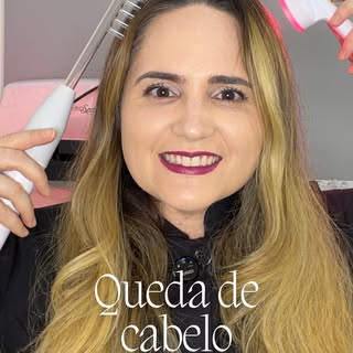 **O seu cabelo está tentando te contar algo? 🌿**
 
Perceber um aumento na queda de fios pode gerar 
