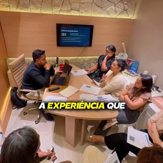 Sozinho você até vai, mas sendo acompanhado de perto por pessoas que chegaram lá. O caminho se torna