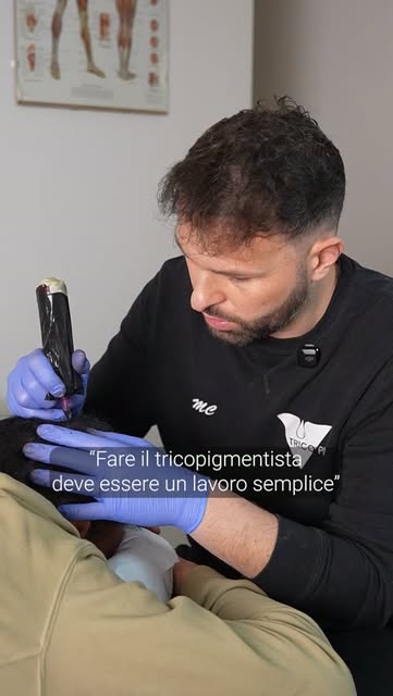 Fare il tricopigmentista è un lavoro semplicissimo. 😌

Poi arriva il cliente:
“Mi fa anche da psico