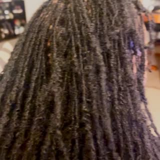 Now this beau, I haven’t seen since December🙏🏾 but still got her retie done in no time💐 @thrasher