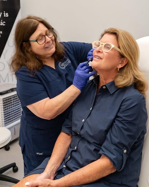 Confidence looks good on you. ✨

At SafiraMD, every treatment is customized to enhance what’s alread