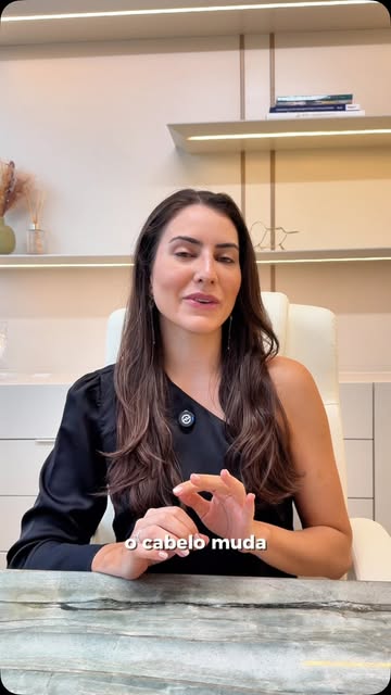 Já percebeu por que o cabelo fica diferente no frio? Entenda as mudanças e como cuidar bem dos fios.