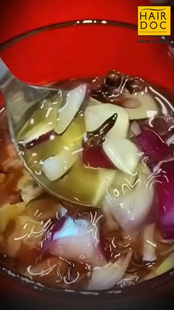 Oil बदलत राहिलात, पण hair fall थांबत नाहीये?

Onion oil, serums, Ayurvedic mixes - सगळं try करूनही फ