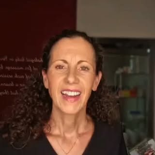 Wait... are we all ignoring the fastest-ageing skin on our bodies? ✋🧪

Sarah’s sharing a fascinatin