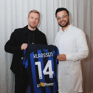 De unieke FUE CT haartransplantatie van Davy Klaassen!
Na zijn oud teamgenoten Noussair Mazraoui en 