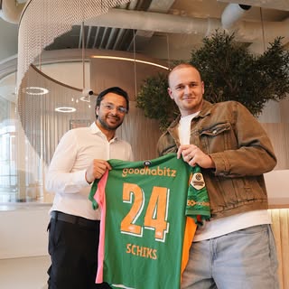 Haartransplantatie van Niek Schiks met de FUE CT methode

Gisteren was PSV-doelman Niek Schiks  bij 