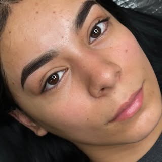 ¿Quieres aprender Henna en Cejas, pero no sabes por dónde empezar? 🤍

O quizás ya la aplicas, pero 