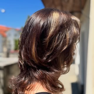Du willst Veränderung… aber trotzdem du bleiben? 🤎✨

Aus „einfach rausgewachsen“ wurde ein Look mit