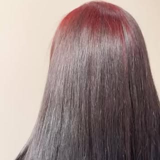 Ohne Hitzeschutz wird die Wärme vom Glätteisen oder Lockenstab ungleichmäßig ans Haar abgegeben – ge