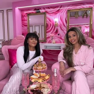 Business, relationships & life! In our pyjamas 💕 Loved chatting with @thesicksexypodcast 
#GirlBoss