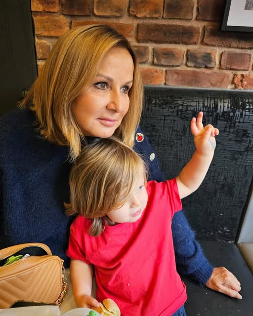 Precious moments ….. even if it’s mid shopping trip 😉 .. Love #thursdays , our whole Day to just be