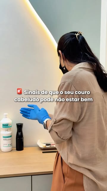 Seu couro cabeludo também dá sinais quando alguma coisa não está bem. 

Oleosidade excessiva, descam