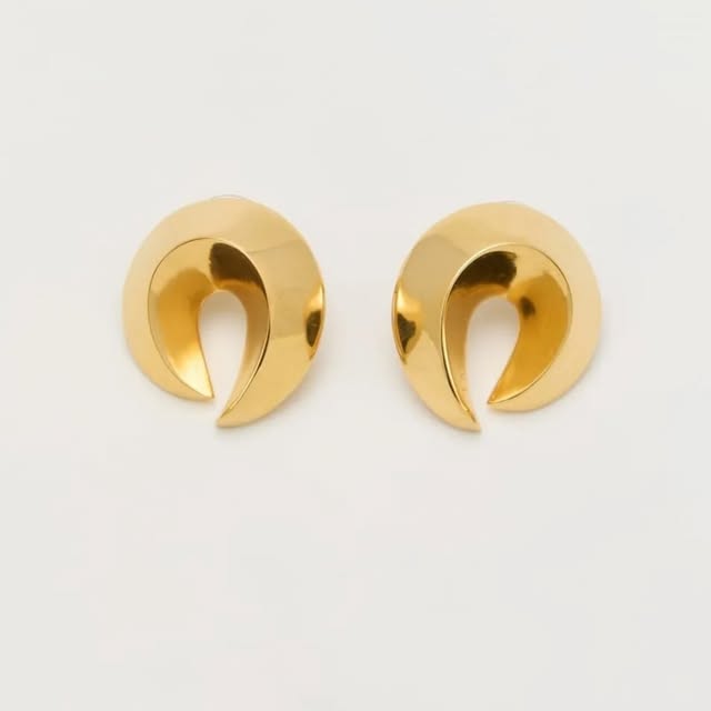 Boucles d’oreilles dorées #élégance #doré #paris #vincentarnould
