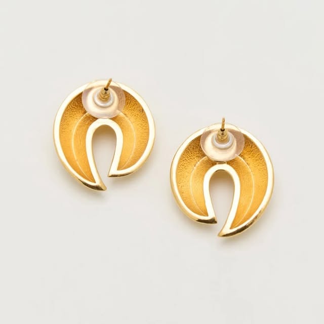Boucles d’oreilles dorées #élégance #doré #paris #vincentarnould