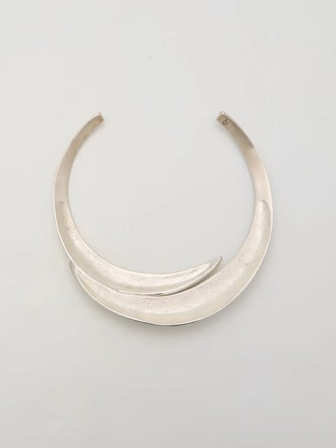 Collier argent brossé #bijoux #contemporary #paris #vincentarnould