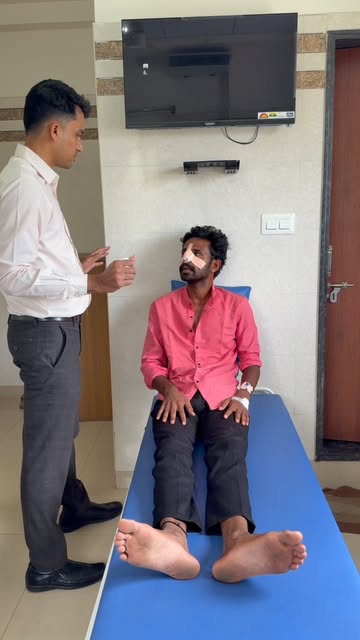 ✨ DAY 3 AFTER RHINOPLASTY | RECOVERY UPDATE 👃🏻

A glimpse into our patient’s Day 3 recovery after 